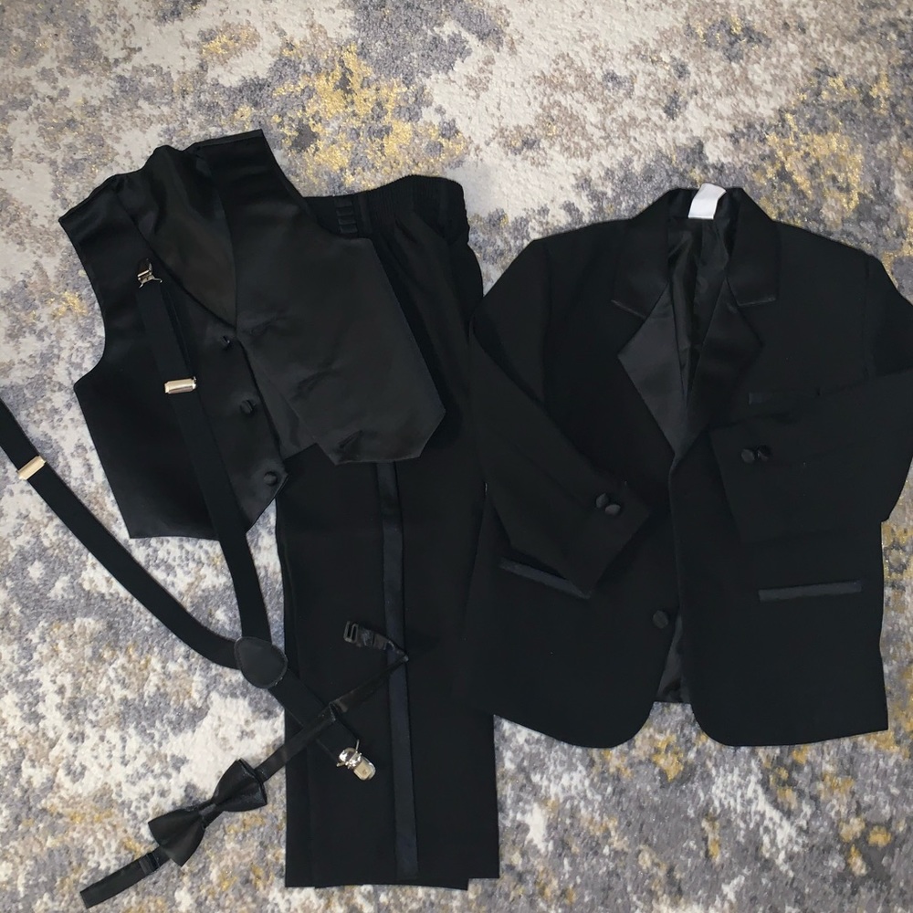 5 piece kids tux, size 5